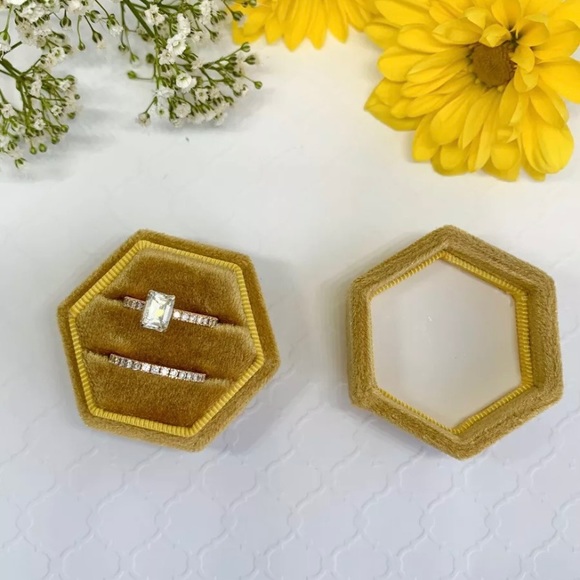 Mustard Hexagon Velvet Ring Box Double Slots - Picture 2 of 3